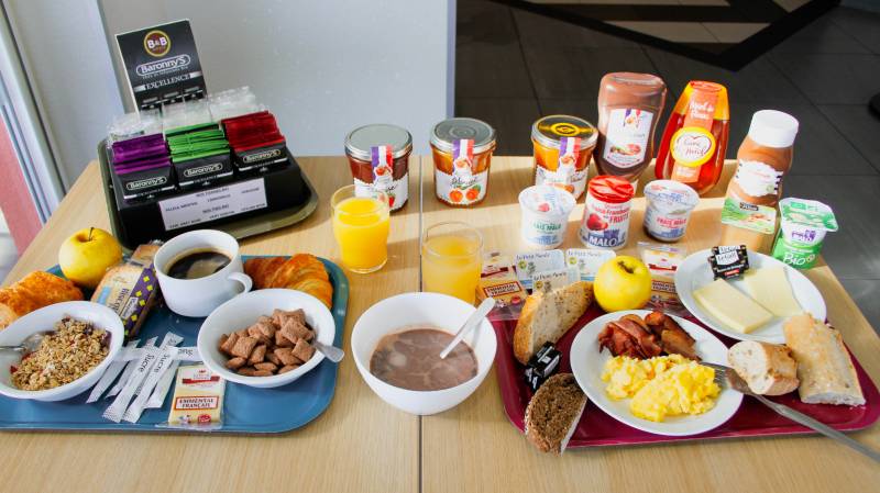 Un exemple de l'offre de petit-déjeuner buffet à volonté du B&B HOTEL Valence TGV Romans à Alixan