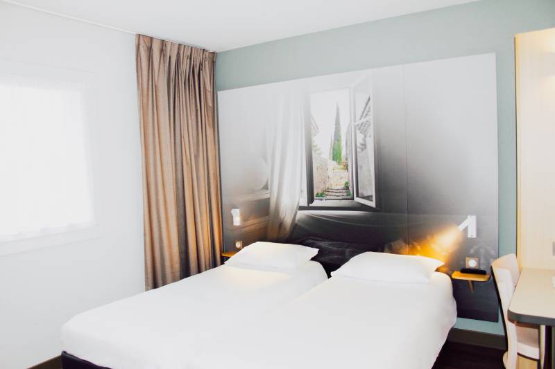 La chambre twin avec ses deux lits jumeaux au B&B HOTEL Valence TGV Romans à Alixan
