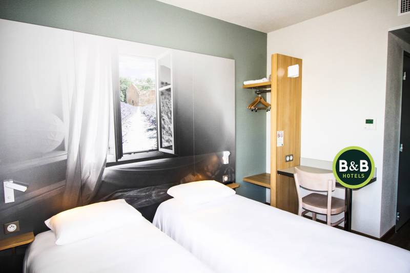 La chambre twin avec ses lits jumeaux du B&B HOTEL Valence TGV Romans à Alixan